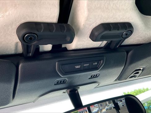 Used 2022 Jeep Gladiator Sport AWD/4WD image 31
