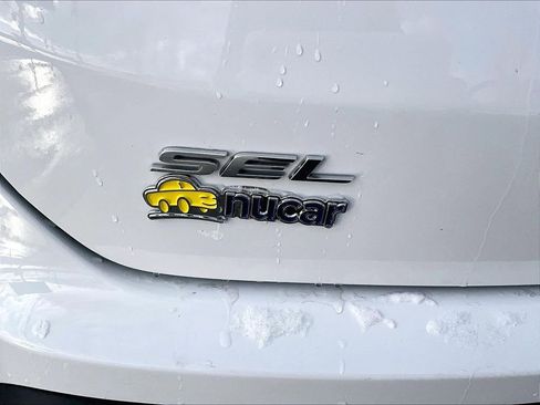 Used 2022 Ford Edge SEL image 28