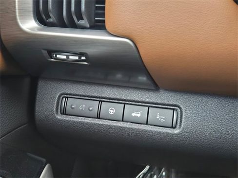 Used 2024 Nissan Pathfinder Platinum image 30