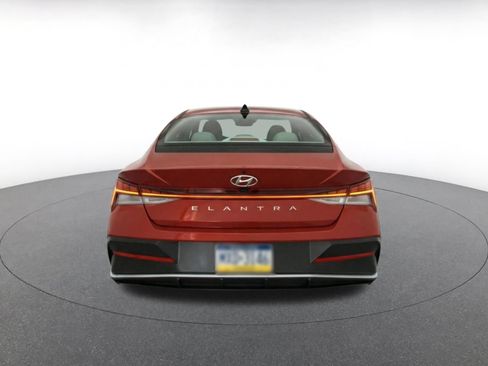 Used 2025 Hyundai Elantra SEL FWD image 8