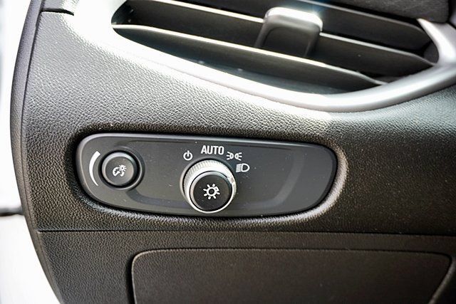 Used 2025 Chevrolet Malibu RS FWD image 33