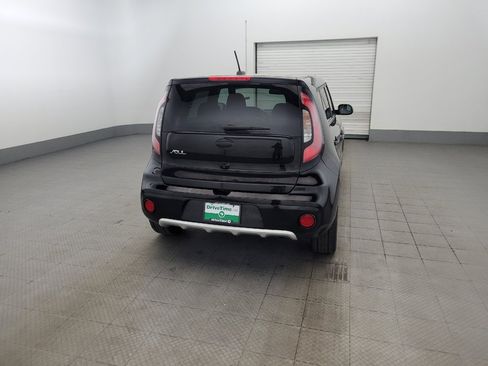 Used 2018 Kia Soul + FWD image 7