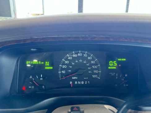 Used 2002 Lincoln Town Car Executive image 29