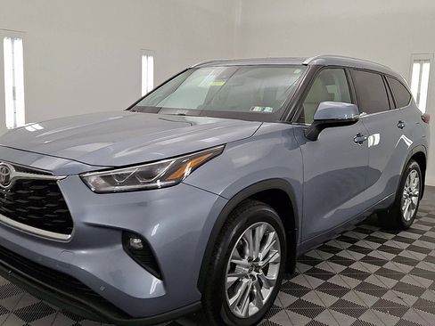 Used 2024 Toyota Highlander Limited image 8