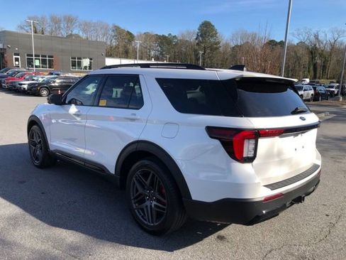 Used 2025 Ford Explorer ST-Line w/ Premium Package image 5