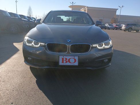 Used 2018 BMW 320i xDrive 320i xDrive image 2