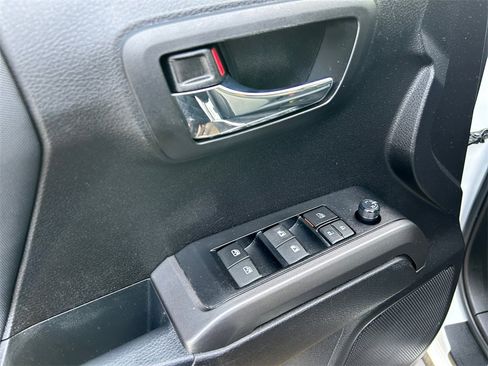 Used 2023 Toyota Tacoma TRD Sport image 11