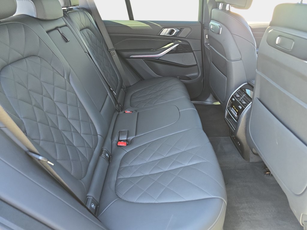 Used 2025 BMW X5 sDrive40i w/ M Sport Package RWD image 13