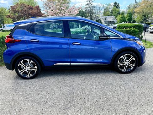 Used 2017 Chevrolet Bolt Premier w/ Driver Confidence II Package FWD image 3
