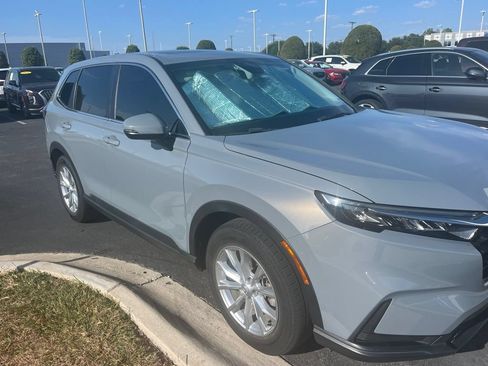 Used 2024 Honda CR-V EX image 3