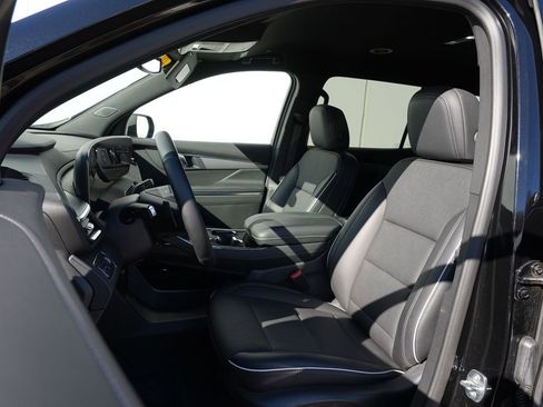 Used 2025 Buick Enclave Preferred image 12