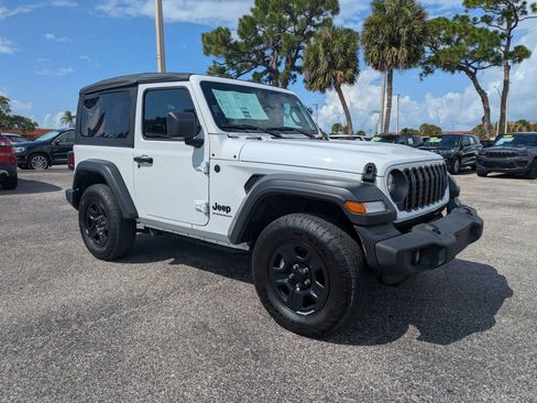 Used 2025 Jeep Wrangler Sport AWD/4WD image 2