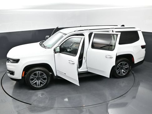 Used 2024 Jeep Wagoneer Series II w/ Flexible Seating Group RWD image 36