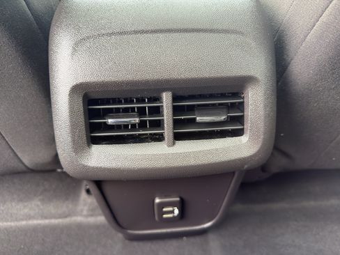 Used 2024 Chevrolet Equinox LT image 32