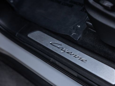 Certified 2024 Porsche Cayenne AWD/4WD image 22