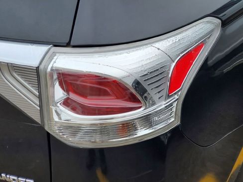 Used 2014 Mitsubishi Outlander ES FWD image 5