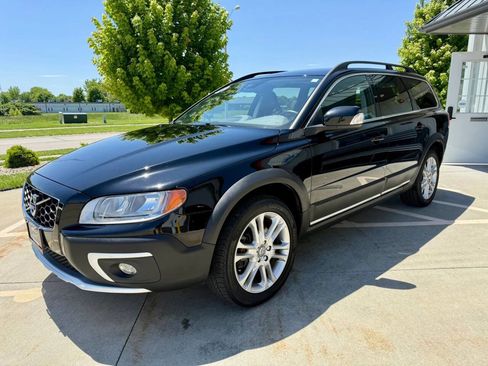 Used 2016 Volvo XC70 T5 Premier w/ Proximity Package FWD image 4