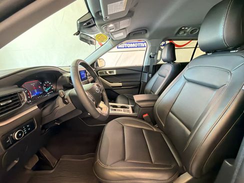 Used 2023 Ford Explorer XLT w/ Equipment Group 202A RWD image 14