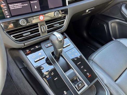 Certified 2025 Porsche Macan image 32