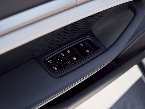 Used 2020 Porsche Taycan Turbo S AWD/4WD image 34