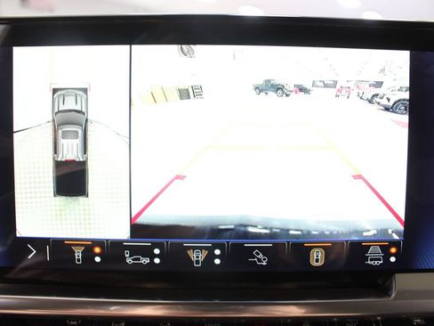 Used 2024 Chevrolet Silverado 1500 LT AWD/4WD image 4