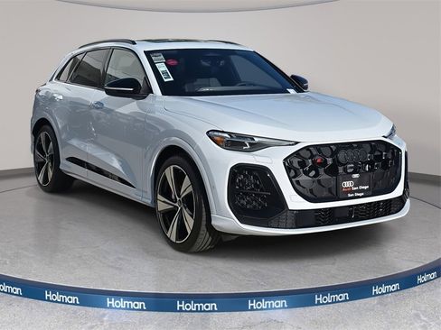 New 2025 Audi SQ5 Prestige image 3