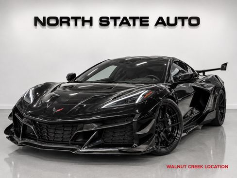 Used 2025 Chevrolet Corvette Z06 w/ Z07 Performance Package RWD image 1