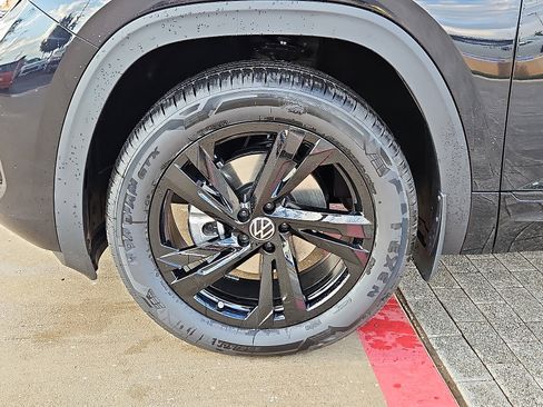 New 2026 Volkswagen Atlas Cross Sport SEL R-Line image 5