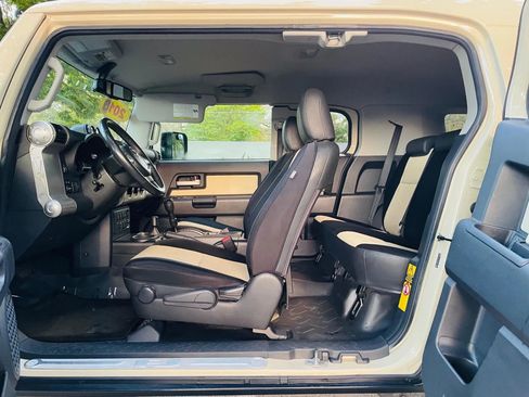 Used 2010 Toyota FJ Cruiser 4WD image 10