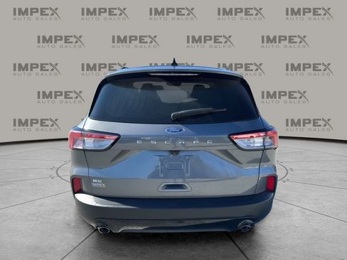 Used 2022 Ford Escape SE w/ SE Sport Appearance Package image 4