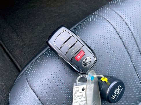 Used 2025 Toyota Camry XSE image 15