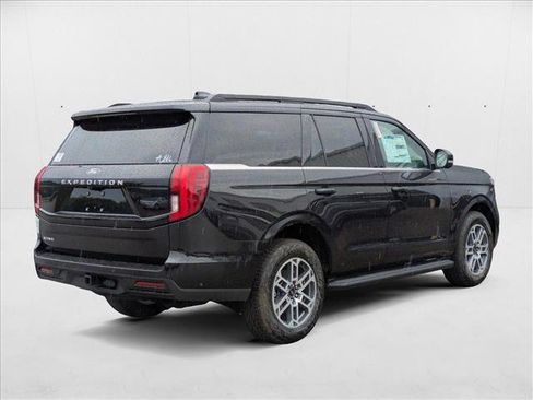 New 2025 Ford Expedition Active image 2