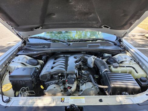 Used 2010 Dodge Challenger SE RWD image 16