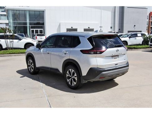 Used 2021 Nissan Rogue SV image 4