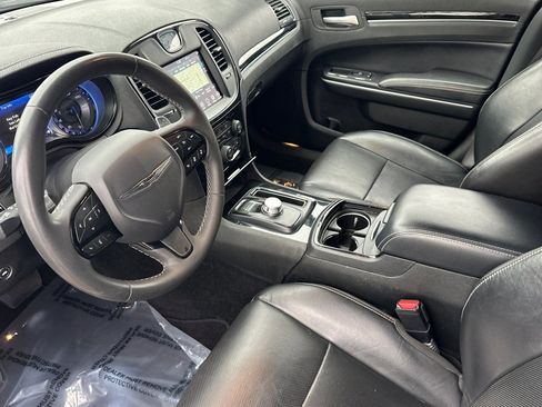 Used 2023 Chrysler 300 S w/ Comfort Group RWD image 9