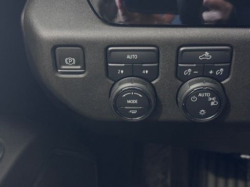 Certified 2024 Chevrolet Silverado 1500 LT image 20