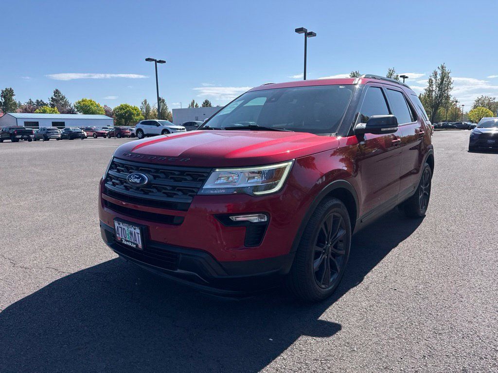 Used 2019 Ford Explorer XLT w/ Equipment Group 202A AWD/4WD image 3