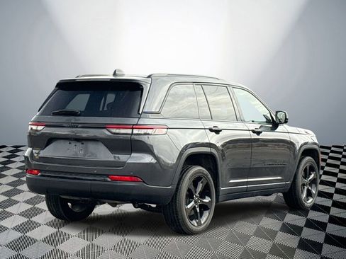 Used 2024 Jeep Grand Cherokee Altitude image 6