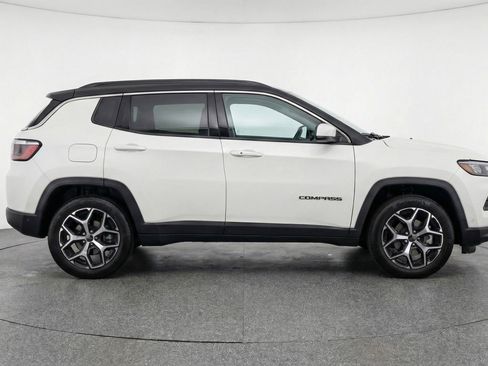 Used 2025 Jeep Compass Limited AWD/4WD image 11