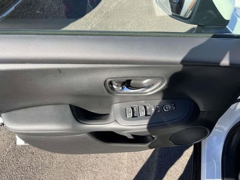 Used 2023 Honda HR-V EX-L image 14