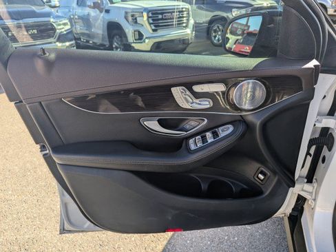Used 2017 Mercedes-Benz GLC 300 4MATIC image 9