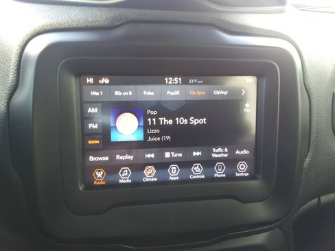 Used 2018 Jeep Renegade Latitude w/ Cold Weather Group image 18