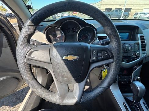 Used 2013 Chevrolet Cruze LS FWD image 12