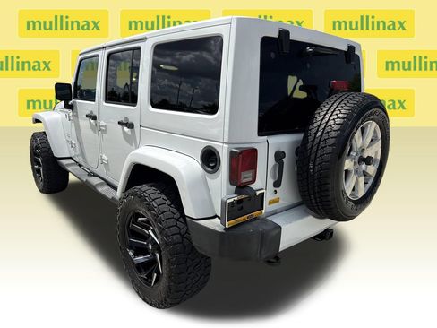 Used 2016 Jeep Wrangler Unlimited Sahara w/ Connectivity Group AWD/4WD image 8