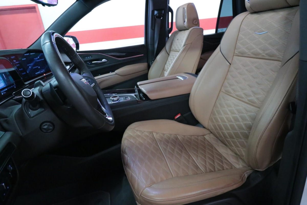Used 2023 Cadillac Escalade Premium Luxury w/ Performance Package RWD image 21