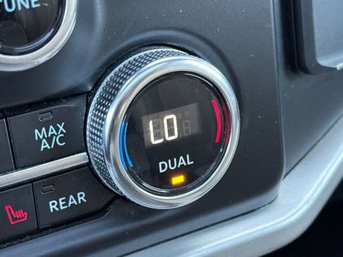 Used 2024 Ford Expedition Limited AWD/4WD image 31