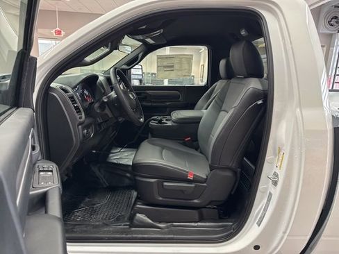 New 2026 RAM 3500 Tradesman w/ Chrome Appearance Group image 24