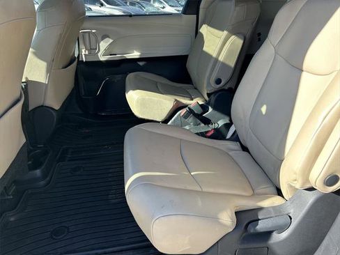 Certified 2023 Toyota Sienna XLE image 18