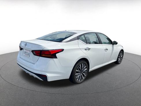 Used 2025 Nissan Altima 2.5 SV FWD image 7