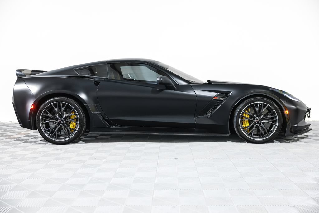 Used 2016 Chevrolet Corvette Z06 w/ 3LZ Preferred Equipment Group RWD image 27